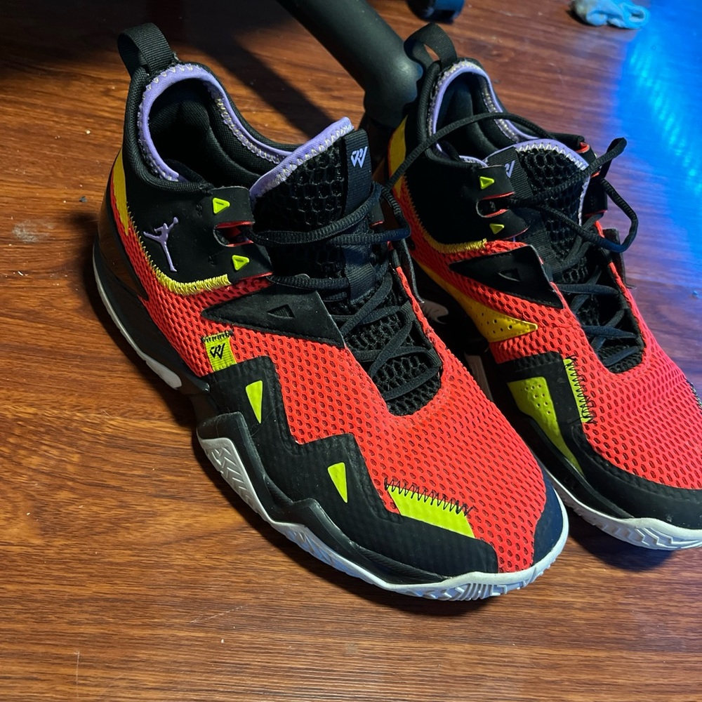 Jordan west brooks size 14